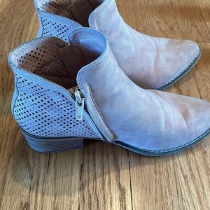 Madden girl soft pink size 7 booties
